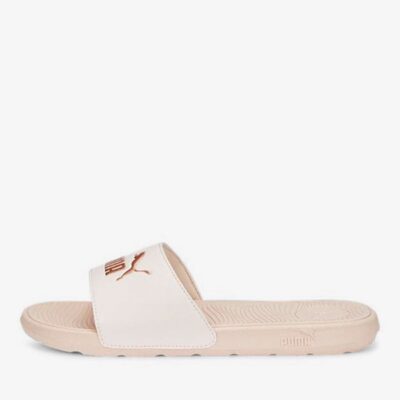 Make the most out of your lounge days with this pair of slippers.