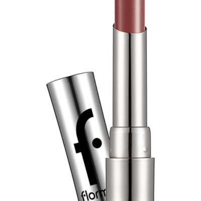 A lipstick with special texture enriched with oils to smooth your lips and offer a glossy, colorful