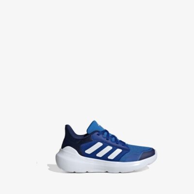 LIGHTWEIGHT SNEAKERS MADE IN PART WITH RECYCLED MATERIALS